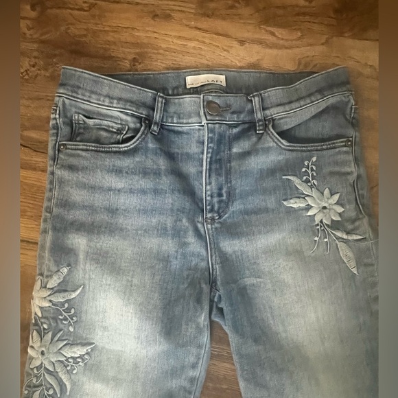 Loft ladies jeans size 6 flower embroidered. Straight leg size 6/28. - Picture 4 of 11